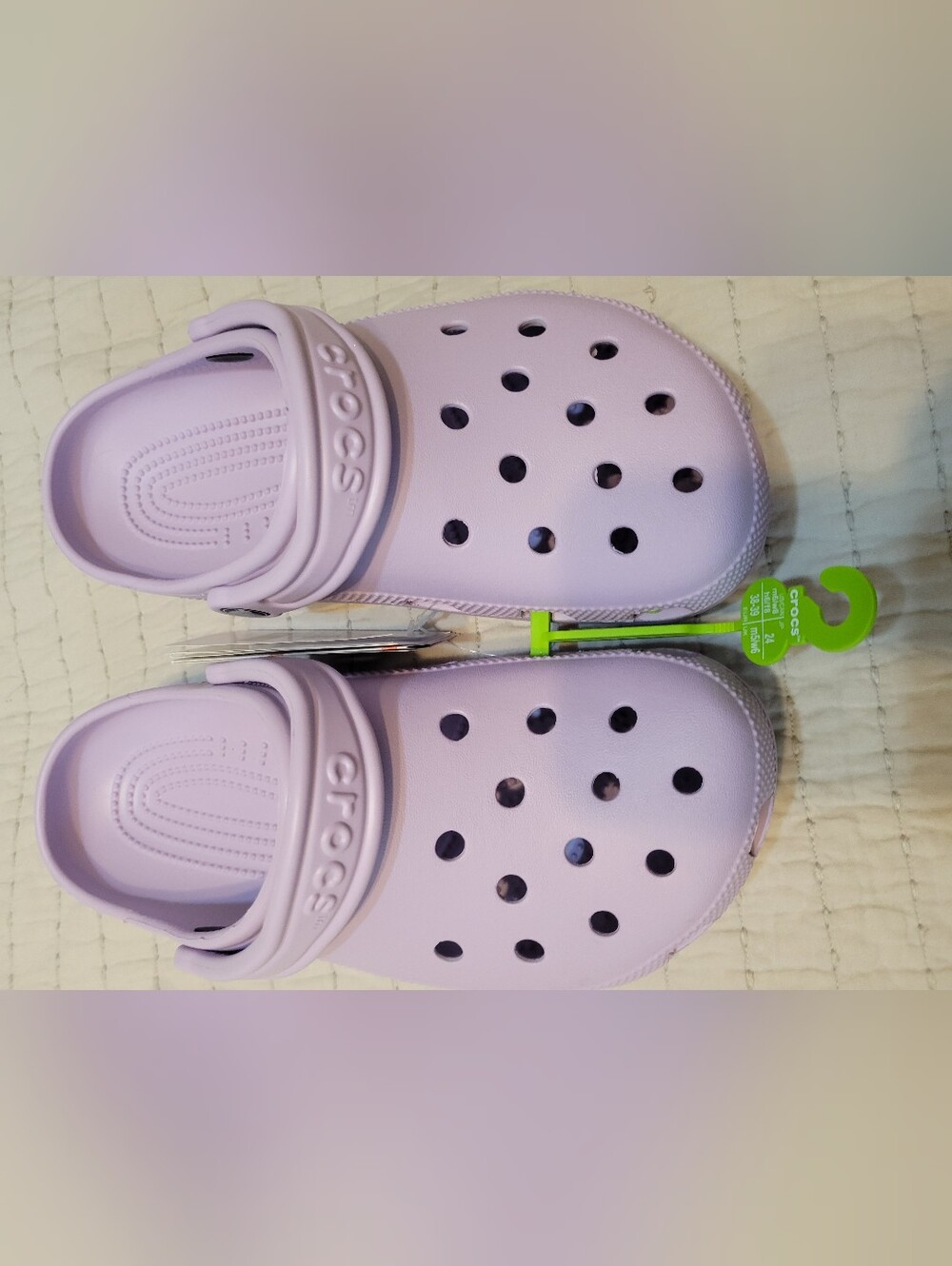 CROCS Classic Clog in Lavender Womens Size 8